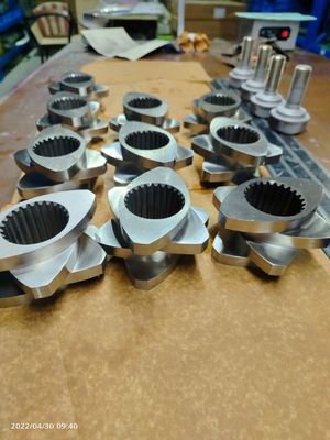 Bloques de extrusión de tornillos gemelos con fibra de vidrio / carbonato de calcio