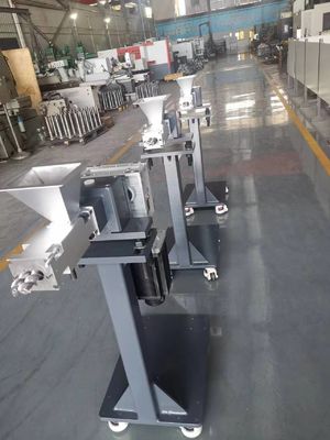 Extrusora de doble tornillo de rotación conjunta Partes de la máquina Eje de tornillo de segmento de barril y alimentador lateral